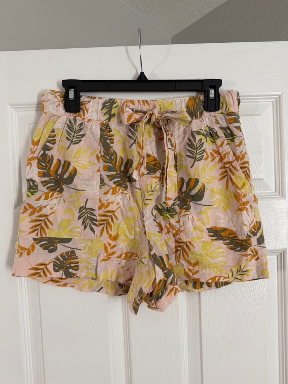 Sanctuary Pink Tropical Leaf Drawstring shorts